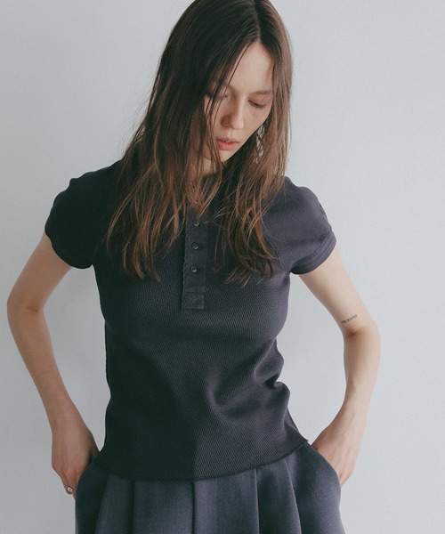 MANOF(マノフ)の「FAITH×MANOF THERMAL HENLY TEE(Tシャツ/カットソー・レディース・オートミール/ピンク/チャコールグレー・F)」の14枚目の写真