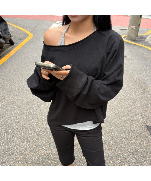 PORTERNA（ポルテナ）の「ROUGH CUTTING RAGLAN OFF-SHOULDER-3COLOR（Tシャツ/カットソー・レディース・ライトグレー/ブラック/チャコール・OS）」の2枚目の写真