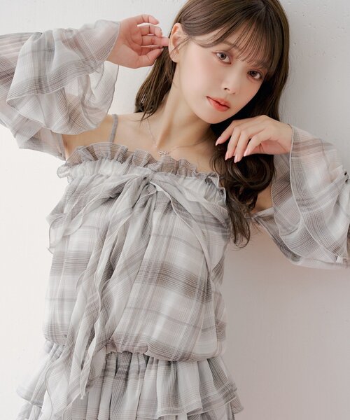 Chico(チコ)の「【2way】ドロップデザインオフショルチュニック(シャツ/ブラウス・レディース・アイボリー/ブラック系その他2/ベージュ系その他2/ホワイト系その他2・FREE)」の1枚目の写真