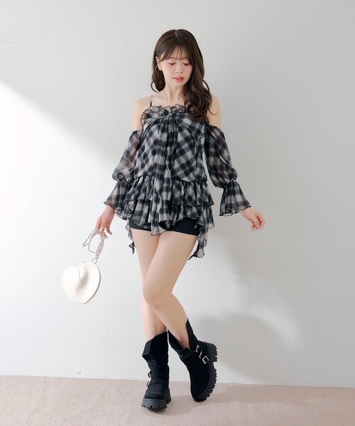 Chico(チコ)の「【2way】ドロップデザインオフショルチュニック(シャツ/ブラウス・レディース・アイボリー/ブラック系その他2/ベージュ系その他2/ホワイト系その他2・FREE)」の5枚目の写真