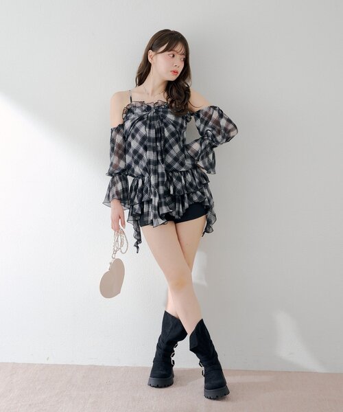 Chico(チコ)の「【2way】ドロップデザインオフショルチュニック(シャツ/ブラウス・レディース・アイボリー/ブラック系その他2/ベージュ系その他2/ホワイト系その他2・FREE)」の6枚目の写真