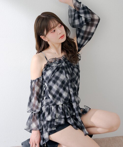 Chico(チコ)の「【2way】ドロップデザインオフショルチュニック(シャツ/ブラウス・レディース・アイボリー/ブラック系その他2/ベージュ系その他2/ホワイト系その他2・FREE)」の8枚目の写真