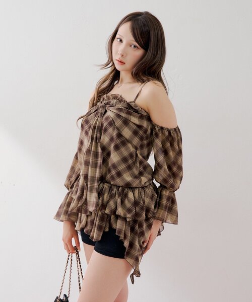Chico(チコ)の「【2way】ドロップデザインオフショルチュニック(シャツ/ブラウス・レディース・アイボリー/ブラック系その他2/ベージュ系その他2/ホワイト系その他2・FREE)」の13枚目の写真