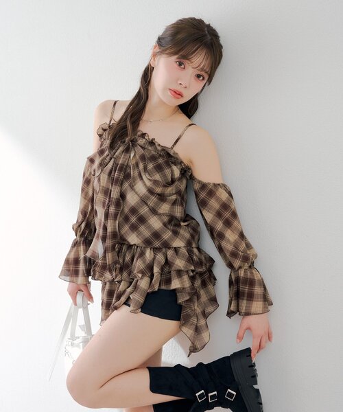 Chico(チコ)の「【2way】ドロップデザインオフショルチュニック(シャツ/ブラウス・レディース・アイボリー/ブラック系その他2/ベージュ系その他2/ホワイト系その他2・FREE)」の16枚目の写真