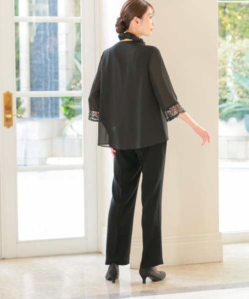 nissen(ニッセン)の「【喪服・礼服】ネックリボン付洗える前開きレース使い羽織り風ブラウスストレッチパンツスーツ(スーツセット・レディース・ブラック・10L/8L/6L/5L/4L/3L/LL/L/M)」の7枚目の写真