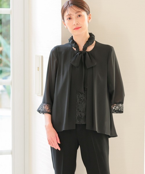 nissen(ニッセン)の「【喪服・礼服】ネックリボン付洗える前開きレース使い羽織り風ブラウスストレッチパンツスーツ(スーツセット・レディース・ブラック・10L/8L/6L/5L/4L/3L/LL/L/M)」の9枚目の写真