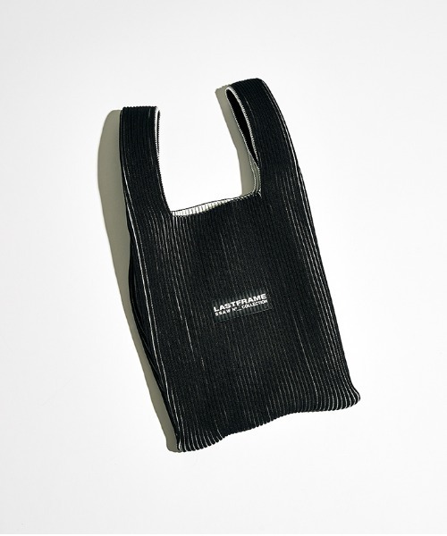 LASTFRAME(ラストフレーム)の「【LASTFRAME】別注 KASANE MARKET BAG SMALL(ハンドバッグ・メンズ・ブラック/オフホワイト・FREE)」の1枚目の写真