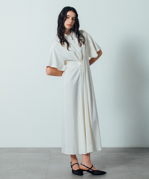 CITY TOKYO（シティトウキョウ）の「【CITY TOKYO/シティートウキョウ】Back Tuck Arrangement Dress / バックタックアレンジメントワンピース（ワンピース・レディース・ホワイト・1/2）」の4枚目の写真