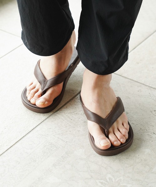 UGG(アグ)の「【UGG(アグ)】Seaside II Flip(サンダル・メンズ・ブラウン/ブラック・SMALL/MEDIUM)」の22枚目の写真