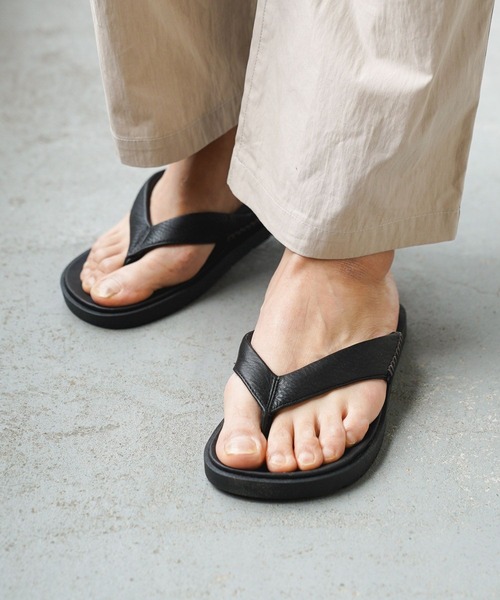 UGG(アグ)の「【UGG(アグ)】Seaside II Flip(サンダル・メンズ・ブラウン/ブラック・SMALL/MEDIUM)」の18枚目の写真