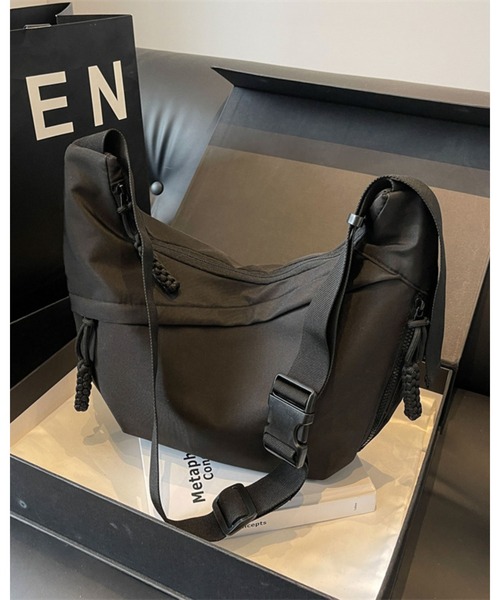 CHEER(チアー)の「ハーフムーン型スポーティーショルダーバッグ(ショルダーバッグ・レディース・ベージュ/レッド/アイボリー/ブラック・FREE)」の15枚目の写真