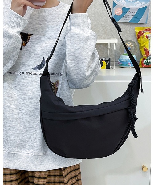 CHEER(チアー)の「ハーフムーン型スポーティーショルダーバッグ(ショルダーバッグ・レディース・ベージュ/レッド/アイボリー/ブラック・FREE)」の17枚目の写真