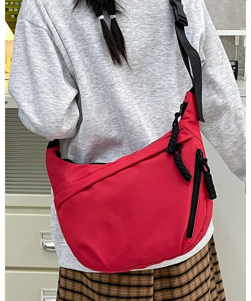 CHEER(チアー)の「ハーフムーン型スポーティーショルダーバッグ(ショルダーバッグ・レディース・ベージュ/レッド/アイボリー/ブラック・FREE)」の18枚目の写真