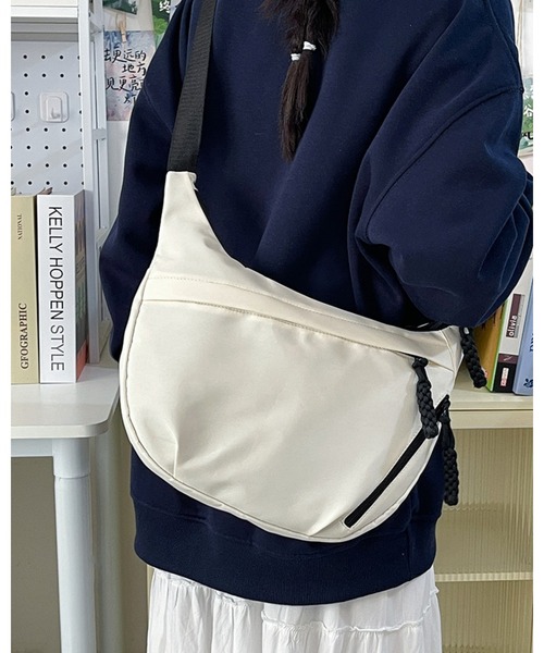 CHEER(チアー)の「ハーフムーン型スポーティーショルダーバッグ(ショルダーバッグ・レディース・ベージュ/レッド/アイボリー/ブラック・FREE)」の20枚目の写真