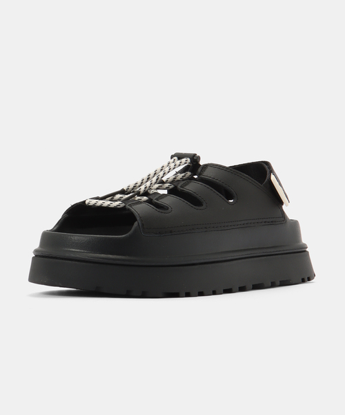 UGG(アグ)の「UGG W GOLDENGLOW TOGGLE 1179370-BLK(サンダル・レディース・ブラック・24cm/23cm/22cm/25cm)」の2枚目の写真