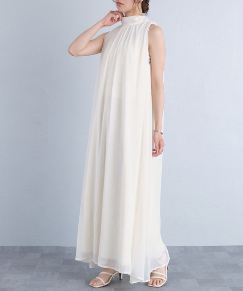 murea(ミュレア)の「シアーシフォンフラワーチュールボウタイロングワンピース(ワンピース・レディース・ブラック/アイボリー・FREE)」の4枚目の写真