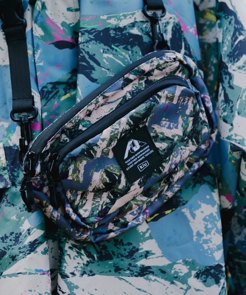 KiU(キウ)の「KiU/キウ FUJIROCK FRONT POCKET MINI SHOULDER BAG(ショルダーバッグ・レディース・その他1/その他・FREE)」の2枚目の写真