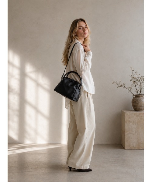 ONE.(ワンドット)の「【ONE./ワンドット】Mini Boston Shoulder Bag / 撥水レザー(ハンドバッグ・メンズ・ブラック・FREE)」の7枚目の写真