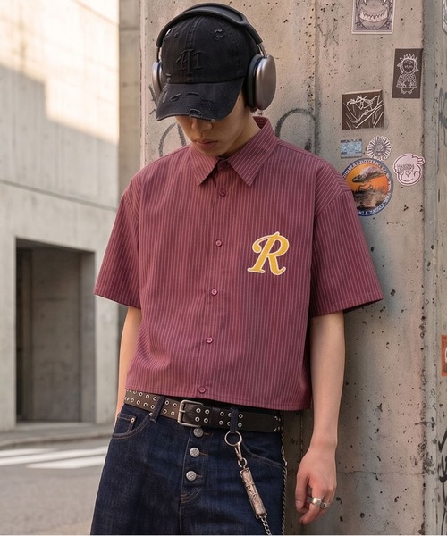 SPINNS(スピンズ)の「ピンストライプ短丈半袖シャツ/ボックスシルエット/ワンポイントロゴ/レギュラーカラー(シャツ/ブラウス・メンズ・ブラック×ブラック/ネイビー系/ワイン系・ONESIZE)」の3枚目の写真