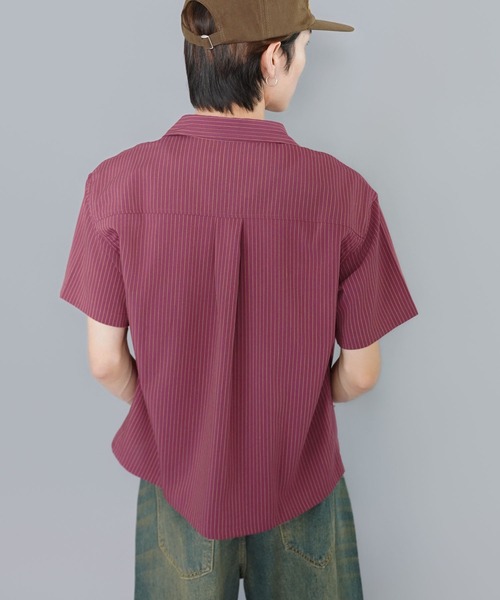 SPINNS(スピンズ)の「ピンストライプ短丈半袖シャツ/ボックスシルエット/ワンポイントロゴ/レギュラーカラー(シャツ/ブラウス・メンズ・ブラック×ブラック/ネイビー系/ワイン系・ONESIZE)」の14枚目の写真