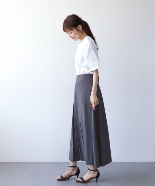 Jines(ジネス)の「クールドライタッチタックスカート(スカート・レディース・アイボリー/チャコールグレー/ネイビー・38)」の22枚目の写真