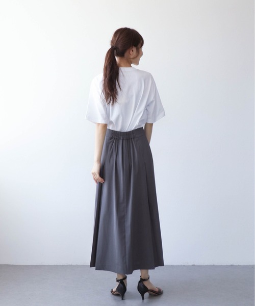 Jines(ジネス)の「クールドライタッチタックスカート(スカート・レディース・アイボリー/チャコールグレー/ネイビー・38)」の21枚目の写真