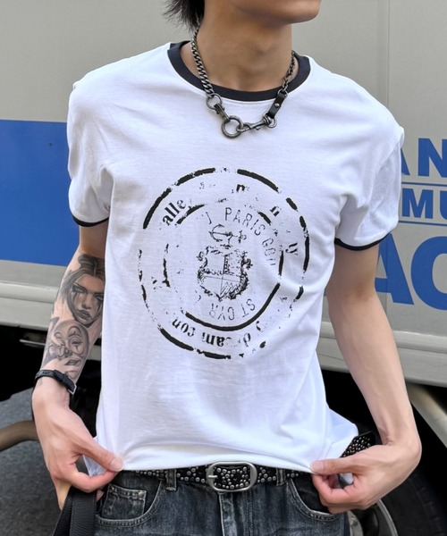 Chikashitsu +(チカシツプラス)の「【Chikashitsu +】stamp printing ringer tee (3color) / 【チカシツプラス】スタンププリントリンガー半袖Tシャツ<着用動画あり>(Tシャツ/カットソー・メンズ・ホワイト/ブラック/グレー・ONE SIZE)」の2枚目の写真