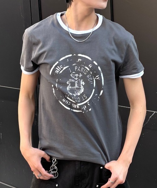 Chikashitsu +(チカシツプラス)の「【Chikashitsu +】stamp printing ringer tee (3color) / 【チカシツプラス】スタンププリントリンガー半袖Tシャツ<着用動画あり>(Tシャツ/カットソー・メンズ・ホワイト/ブラック/グレー・ONE SIZE)」の3枚目の写真