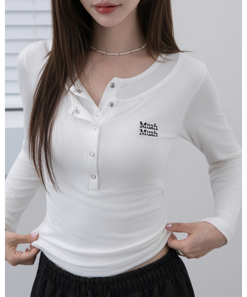 muahmuah（ムーアムーア）の「レイヤーヘンリーネック長袖Tシャツ[ホワイト]（Tシャツ/カットソー・レディース・ホワイト・FREE）」の4枚目の写真