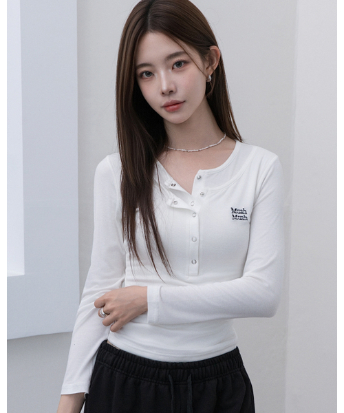 muahmuah（ムーアムーア）の「レイヤーヘンリーネック長袖Tシャツ[ホワイト]（Tシャツ/カットソー・レディース・ホワイト・FREE）」の5枚目の写真