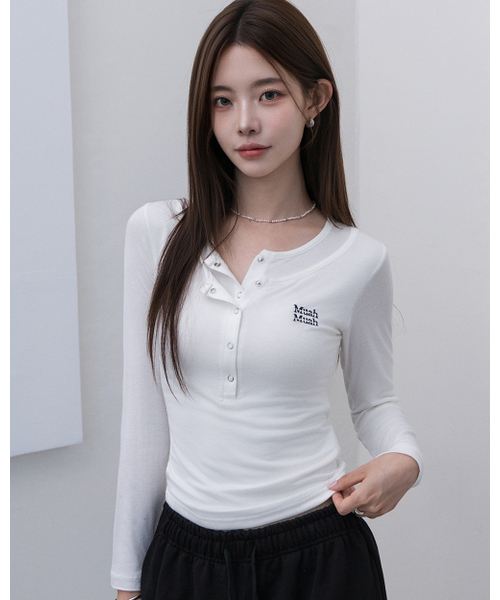 muahmuah（ムーアムーア）の「レイヤーヘンリーネック長袖Tシャツ[ホワイト]（Tシャツ/カットソー・レディース・ホワイト・FREE）」の6枚目の写真