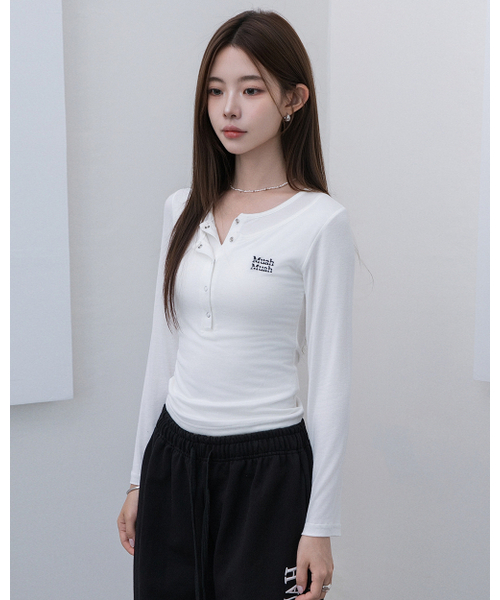 muahmuah（ムーアムーア）の「レイヤーヘンリーネック長袖Tシャツ[ホワイト]（Tシャツ/カットソー・レディース・ホワイト・FREE）」の9枚目の写真