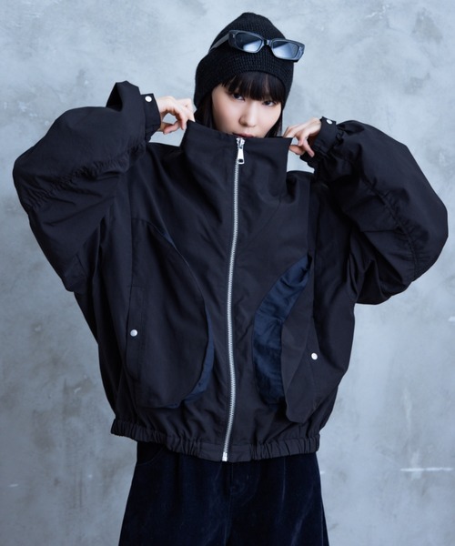 TAMYU(タミュー)の「TAMYU - 3D Pocket Nylon Jacket / 立体ポケットナイロンジャケット(ブルゾン・メンズ・グレー/ブラック・FREE)」の1枚目の写真