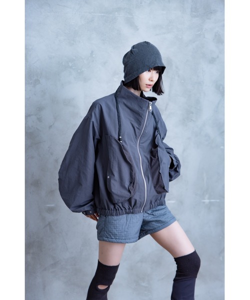 TAMYU(タミュー)の「TAMYU - 3D Pocket Nylon Jacket / 立体ポケットナイロンジャケット(ブルゾン・メンズ・グレー/ブラック・FREE)」の6枚目の写真