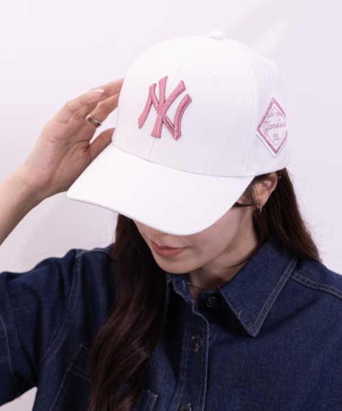 MLB Korea(エムエルビーコリア)の「MLB Korea(エムエルビーコリア)/ダイヤモンド刺繍 ロゴパッチ ボールキャップ 帽子/DIAMOND LOGO PATCH BALL CAP(キャップ・レディース・ベージュ/ブラック系その他2/ホワイト/ブラック系その他/ブラック×ピンク/ブラック×ゴールド/ブルー/グレー・FREE)」の2枚目の写真