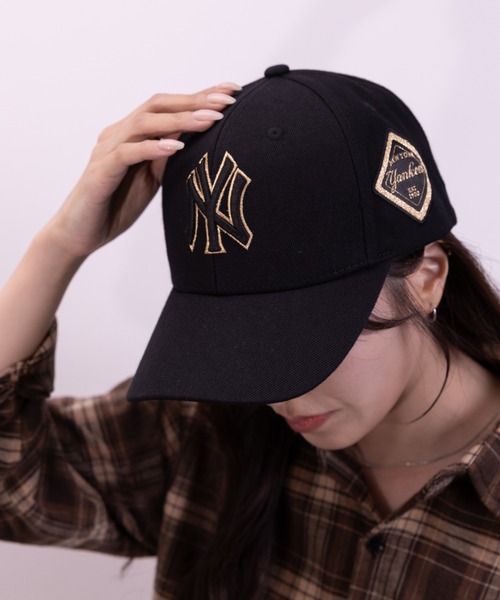 MLB Korea(エムエルビーコリア)の「MLB Korea(エムエルビーコリア)/ダイヤモンド刺繍 ロゴパッチ ボールキャップ 帽子/DIAMOND LOGO PATCH BALL CAP(キャップ・レディース・ベージュ/ブラック系その他2/ホワイト/ブラック系その他/ブラック×ピンク/ブラック×ゴールド/ブルー/グレー・FREE)」の4枚目の写真
