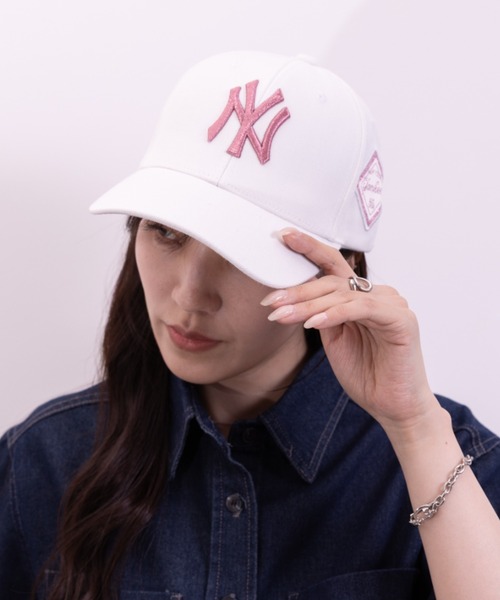 MLB Korea(エムエルビーコリア)の「MLB Korea(エムエルビーコリア)/ダイヤモンド刺繍 ロゴパッチ ボールキャップ 帽子/DIAMOND LOGO PATCH BALL CAP(キャップ・レディース・ベージュ/ブラック系その他2/ホワイト/ブラック系その他/ブラック×ピンク/ブラック×ゴールド/ブルー/グレー・FREE)」の18枚目の写真
