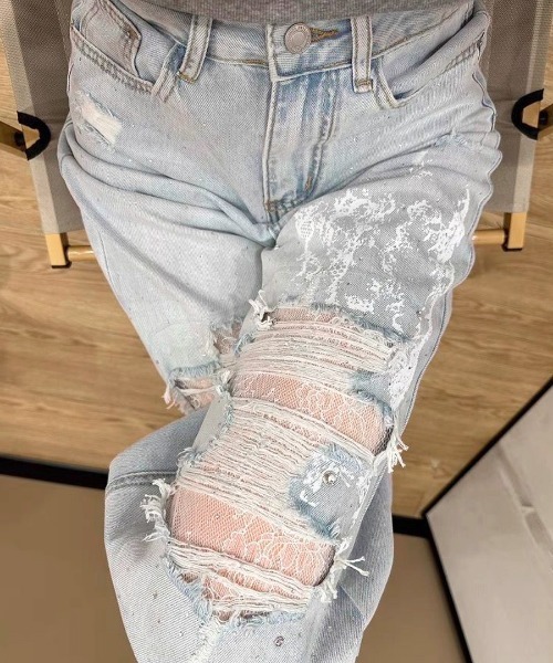 Riff(リフ)の「ラインストーンレースダメージデニム(デニムパンツ・レディース・ライトブルー・S/M/L)」の6枚目の写真