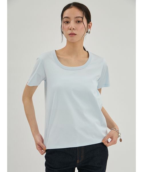 Mila Owen(ミラオーウェン)の「シルキータッチUネックTシャツ(Tシャツ/カットソー・レディース・ブラック/ホワイト/ライトブルー/ベージュ・0/1)」の1枚目の写真