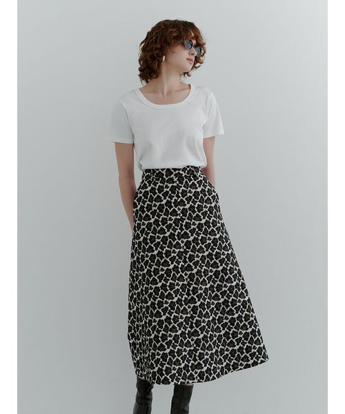 Mila Owen(ミラオーウェン)の「シルキータッチUネックTシャツ(Tシャツ/カットソー・レディース・ブラック/ホワイト/ライトブルー/ベージュ・0/1)」の9枚目の写真
