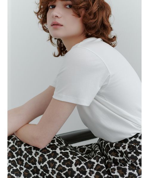 Mila Owen(ミラオーウェン)の「シルキータッチUネックTシャツ(Tシャツ/カットソー・レディース・ブラック/ホワイト/ライトブルー/ベージュ・0/1)」の11枚目の写真