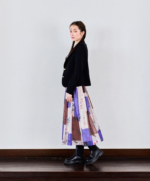 Audie a Muses(オーディアミューズ)の「カラーブロックフラワープリントタックスカート(スカート・レディース・ベージュ・38/42)」の5枚目の写真