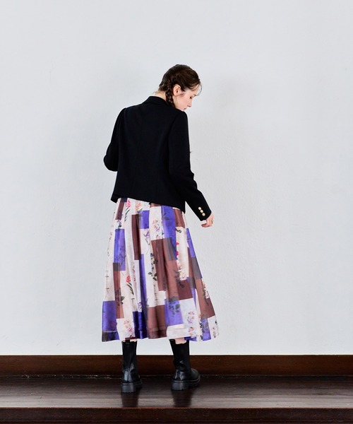 Audie a Muses(オーディアミューズ)の「カラーブロックフラワープリントタックスカート(スカート・レディース・ベージュ・38/42)」の7枚目の写真