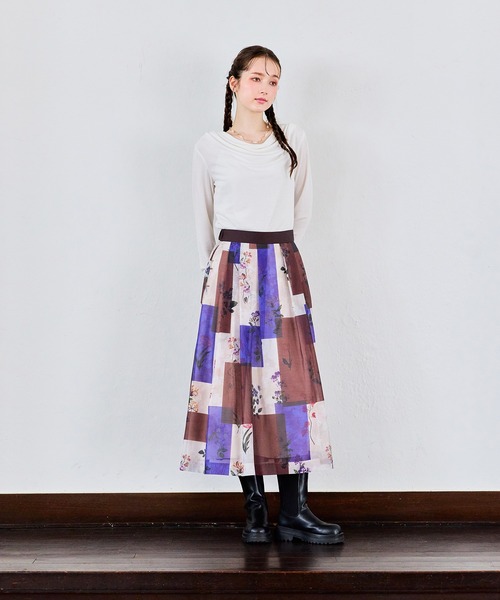 Audie a Muses(オーディアミューズ)の「カラーブロックフラワープリントタックスカート(スカート・レディース・ベージュ・38/42)」の8枚目の写真