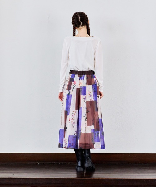 Audie a Muses(オーディアミューズ)の「カラーブロックフラワープリントタックスカート(スカート・レディース・ベージュ・38/42)」の12枚目の写真