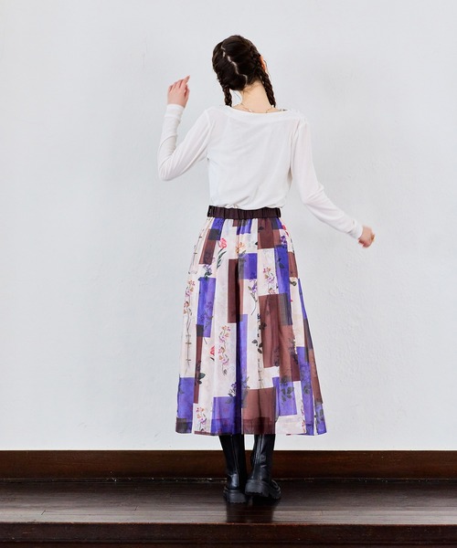 Audie a Muses(オーディアミューズ)の「カラーブロックフラワープリントタックスカート(スカート・レディース・ベージュ・38/42)」の13枚目の写真