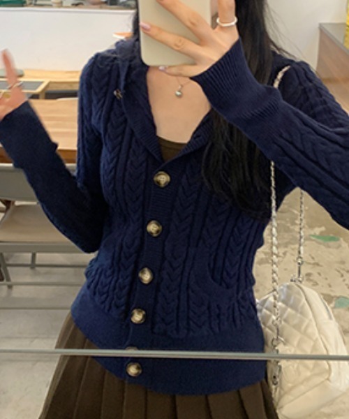 AMAJI（アマジ）の「フード付き ケーブル編み ニットカーディガン（カーディガン/ボレロ・レディース・ネイビー/グレー・SMALL/MEDIUM/LARGE）」の3枚目の写真