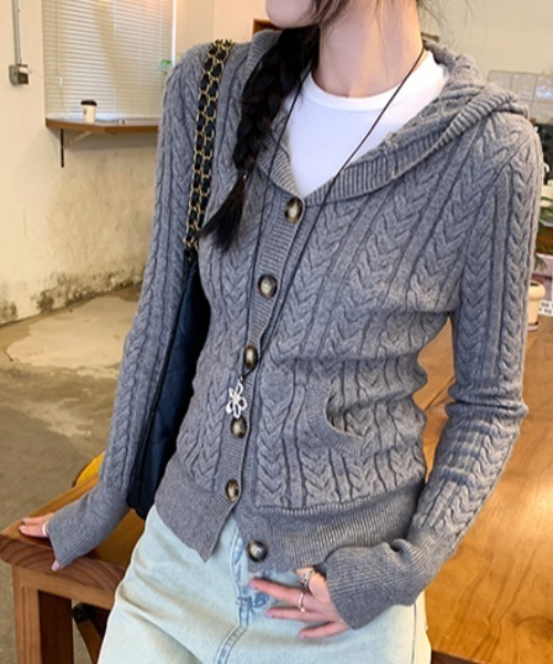 AMAJI（アマジ）の「フード付き ケーブル編み ニットカーディガン（カーディガン/ボレロ・レディース・ネイビー/グレー・SMALL/MEDIUM/LARGE）」の5枚目の写真