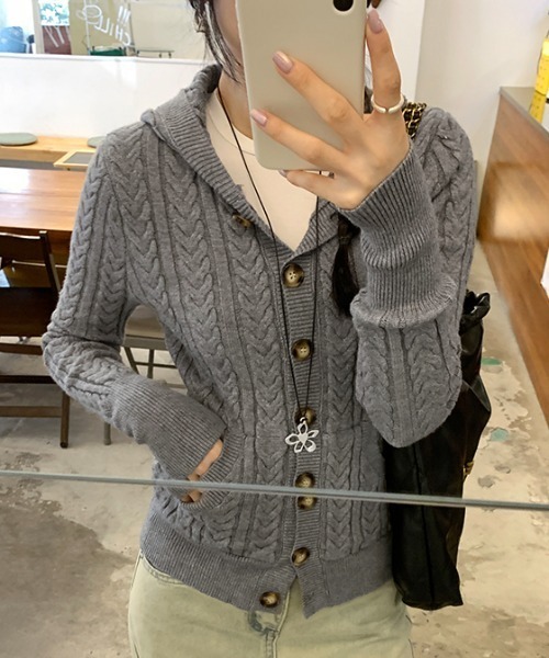 AMAJI（アマジ）の「フード付き ケーブル編み ニットカーディガン（カーディガン/ボレロ・レディース・ネイビー/グレー・SMALL/MEDIUM/LARGE）」の4枚目の写真