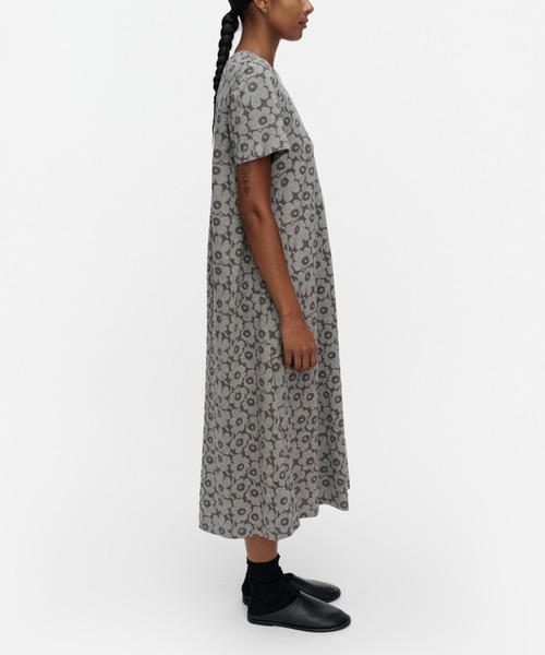 marimekko(マリメッコ)の「Pisteinen Unikko / dress(ワンピース・レディース・ライトグレー・MEDIUM/SMALL/X-SMALL/LARGE)」の4枚目の写真